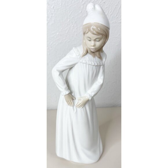 Retired VTG Lladro NAO 11.5" Porcelain Demure Brunette Girl In Nightgown EUC - Picture 1 of 7